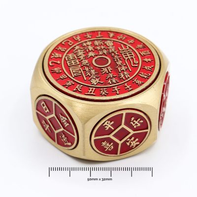 Fengšui talismanas „Fortūna“ – palankių datų parinkėjas (kalendoriaus ir monetos kauliukas) Fengšui talismanas „Fortūna“ – palankių datų parinkėjas (kalendoriaus ir monetos kauliukas)