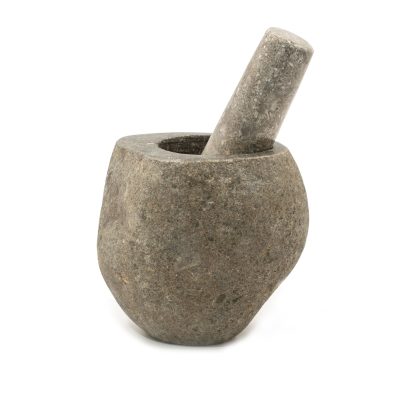Natūralaus upės akmens grūstuvė su grūstuvu – vidutinė (apie 12 × 8 cm)