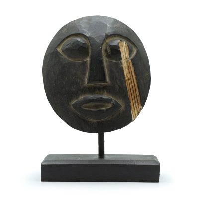 Dekoratyvinė Timoro genties kaukė – juoda 27 × 20 cm