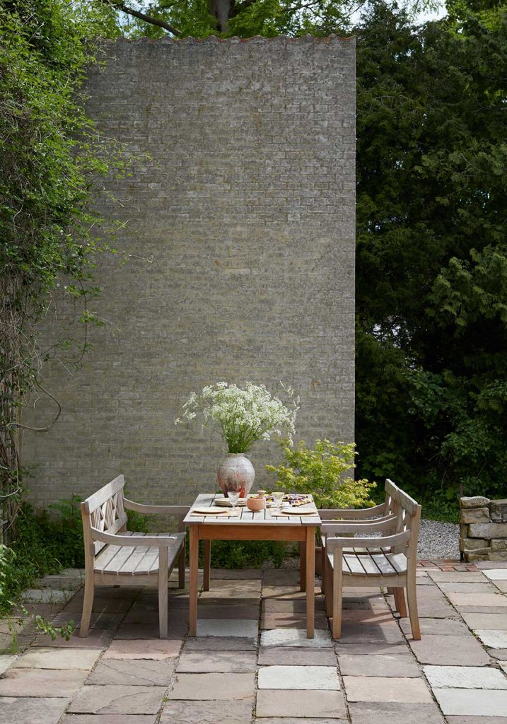 Teak wood for outdoor furniture: why is it worth choosing? Tikmedžio mediena lauko baldams: kodėl verta rinktis?| Samanasanto
